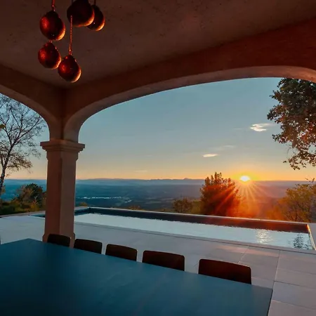 Du Roulier, Provencale Chic, 320m2 Au Calme Avec Vue 180 Sur Puy De Dome ヴィラ ティエール